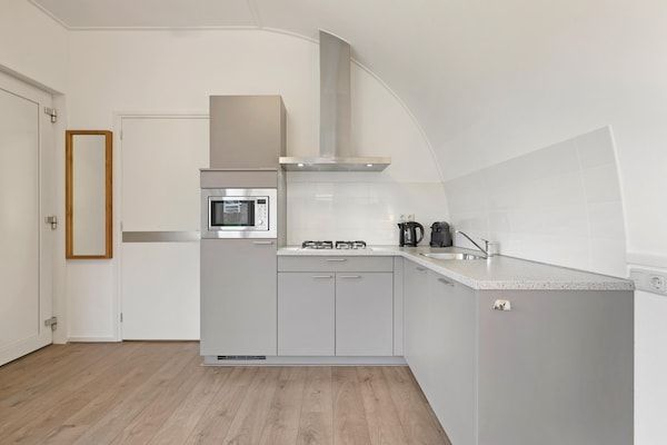 Keuken - Verblijf in Midlaren in vakantiepark in Midlaren (4)