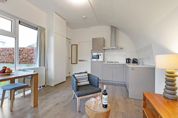 Keuken - Verblijf in Midlaren in vakantiepark in Midlaren (5)