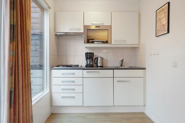 Keuken - Vakantiehuis aan het meer voor 5 personen in Midlaren (5)