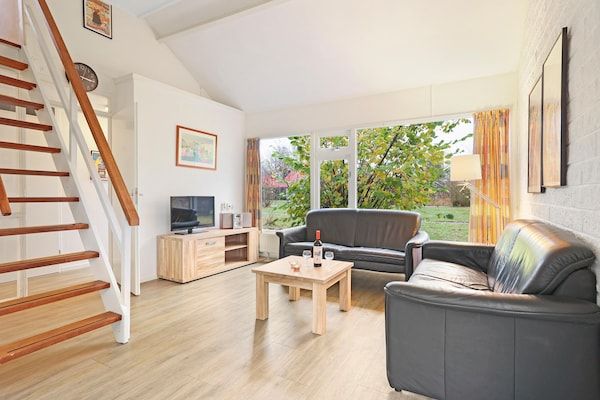 Woonkamer - Vakantiehuis aan het meer voor 5 personen in Midlaren (3)