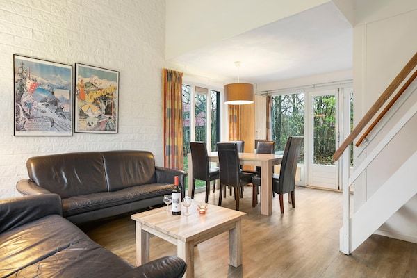 Woonkamer - Vakantiehuis aan het meer voor 5 personen in Midlaren (4)