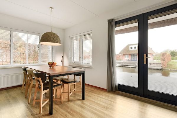 Woonkamer - Vakantieverblijf in De Bloemert in Midlaren (2)