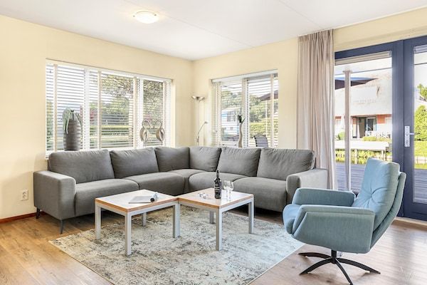 Woonkamer - Villa aan het water nabij Groningen in Midlaren (3)