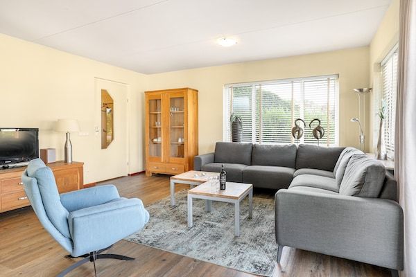 Woonkamer - Villa aan het water nabij Groningen in Midlaren (4)