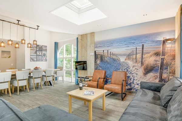 Woonkamer - Vakantiehuis bij Grevelingenmeer met Sauna in Brouwershaven (3)