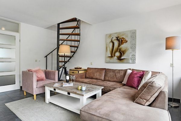 Woonkamer - Vakantiehuis in Brouwershaven bij Grevelingenmeer in Brouwershaven (4)
