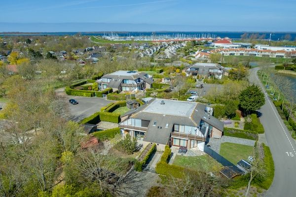 Buitenkant - Vakantiehuis bij Grevelingenmeer & Brouwersdam in Brouwershaven (2)