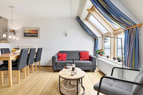 Woonkamer - Chique vakantie aan zee in Brouwershaven (3)