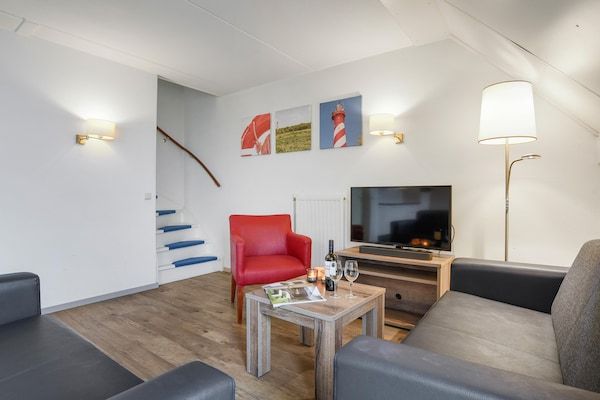 Woonkamer - Lakeview Retreat met balkon in Brouwershaven (5)