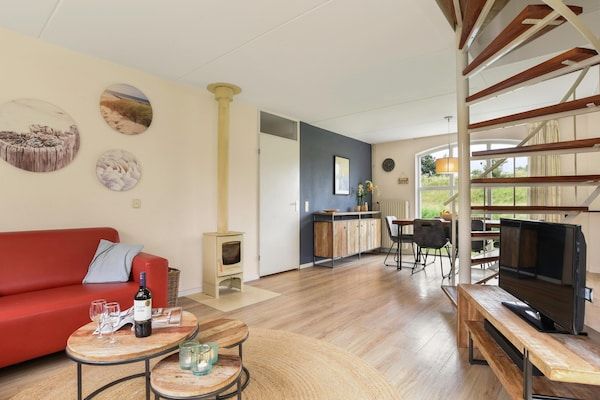 Woonkamer - Gezellig huis vlakbij het meer in Brouwershaven (4)