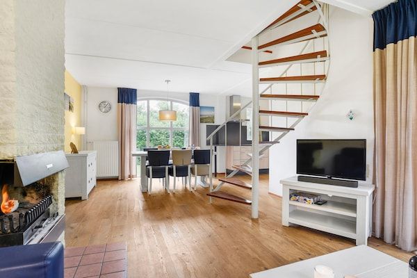 Woonkamer - Ruime woning met tuin in Brouwershaven (4)