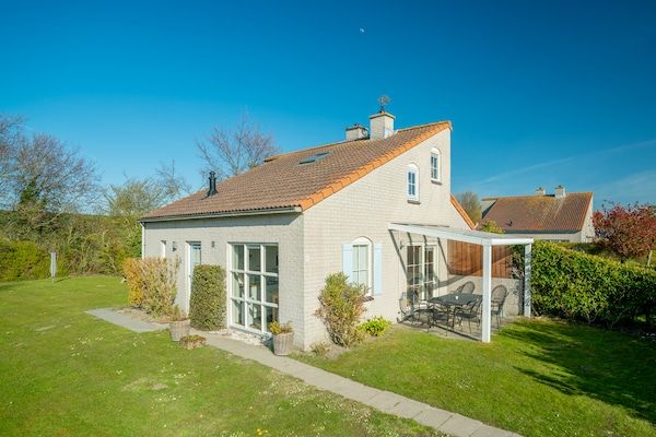 Buitenkant - Vakantiehuis bij Grevelingenmeer in Brouwershaven (1)