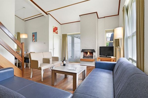 Woonkamer - Vakantiehuis bij Grevelingenmeer Brouwershaven in Brouwershaven (3)