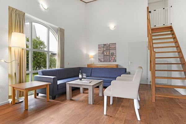 Woonkamer - Vakantiehuis bij Grevelingenmeer Brouwershaven in Brouwershaven (5)
