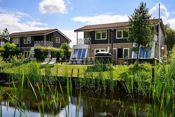 Buitenkant - Huis in Vlagtwedde met Sauna en Hot Tub in Vlagtwedde (1)