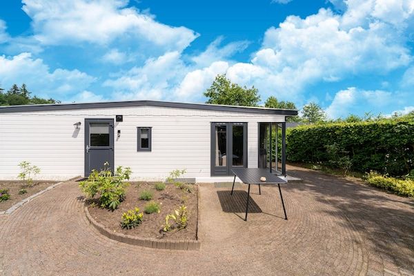 Buitenkant - Chalet in Stegeren bij heidevelden in Stegeren (1)
