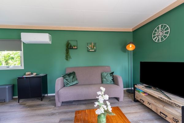 Woonkamer - Chalet in Stegeren bij heidevelden in Stegeren (2)