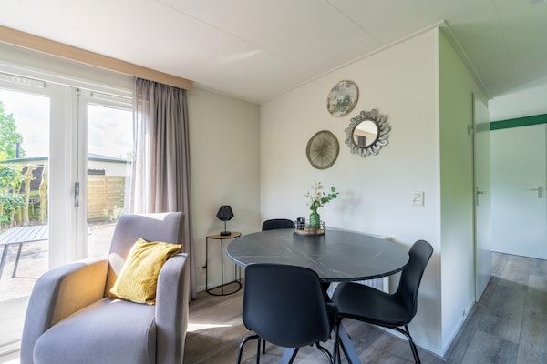 Eetkamer - Chalet in Stegeren bij heidevelden in Stegeren (5)