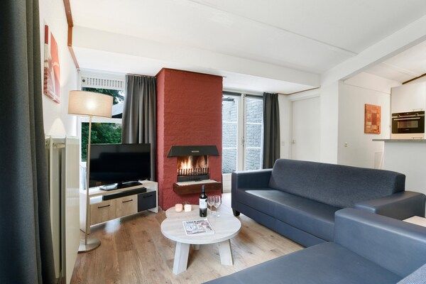 Woonkamer - Sauna Retreat aan het Meer in Brouwershaven (3)