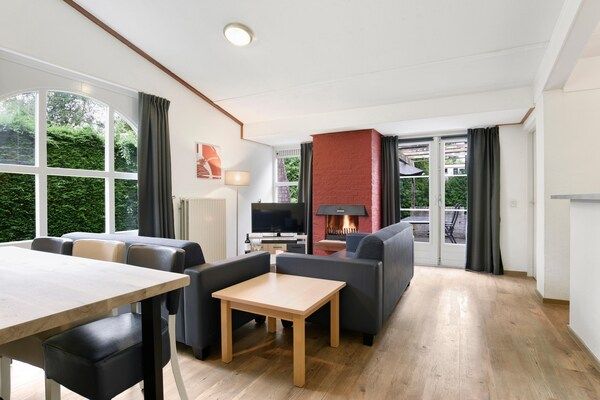 Woonkamer - Sauna Retreat aan het Meer in Brouwershaven (4)