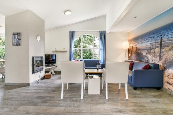 Woonkamer - Ontsnapping aan het meer en sauna in Brouwershaven (4)