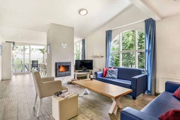Woonkamer - Ontsnapping aan het meer en sauna in Brouwershaven (5)