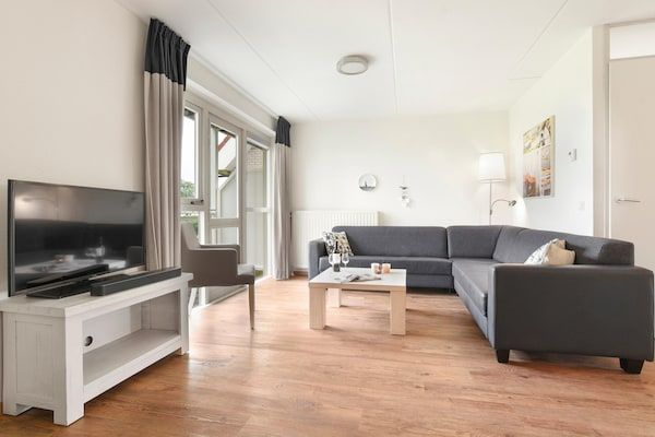 Woonkamer - Vakantiehuis in Brouwershaven bij Grevelingenmeer in Brouwershaven (5)