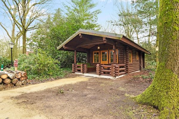 Buitenkant - Vakantiehuis in Brabant met Bubbelbad in Diessen-Baarschot (1)