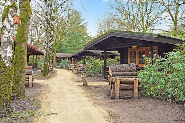 Buitenkant - Vakantiehuis in Brabant met Bubbelbad in Diessen-Baarschot (3)