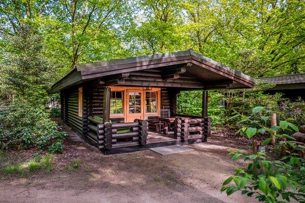 Buitenkant - Vakantiehuis in Brabant met Bubbelbad in Diessen-Baarschot (2)
