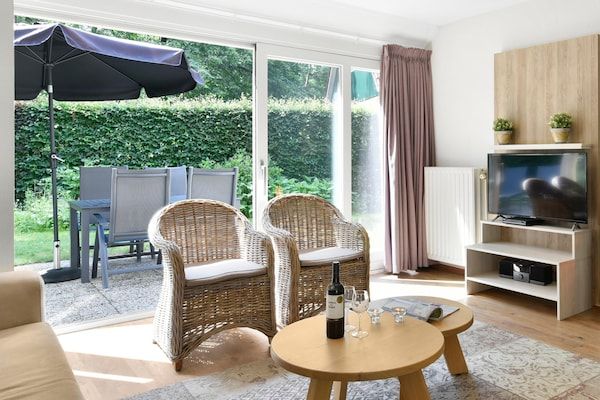 Woonkamer - Vakantiehuis met sauna, op 18 km. van Tilburg in Diessen-Baarschot (3)