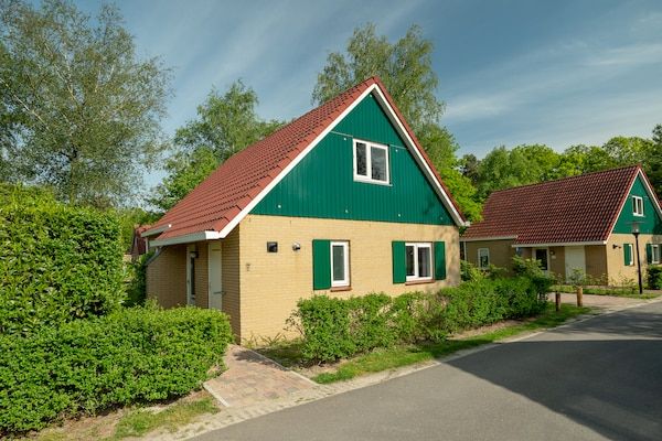 Buitenkant - Vakantiehuis met sauna, op 18 km. van Tilburg in Diessen-Baarschot (2)