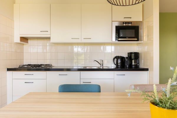 Keuken - Vakantiehuis in Brabant met Hottub & Sauna in Diessen-Baarschot (3)