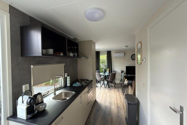 Keuken - Chalet in Stegeren bij heidevelden in Stegeren (4)