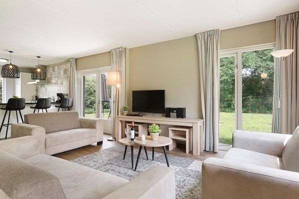 Woonkamer - Appartement in Nederland bij Eindhoven in Diessen-Baarschot (2)