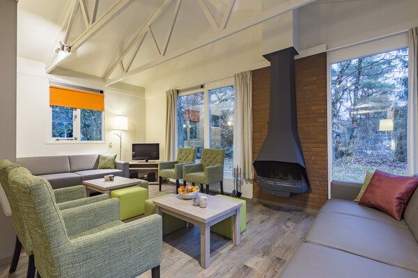 Woonkamer - Groepsbungalows bij Veluwe Bos in Putten (4)