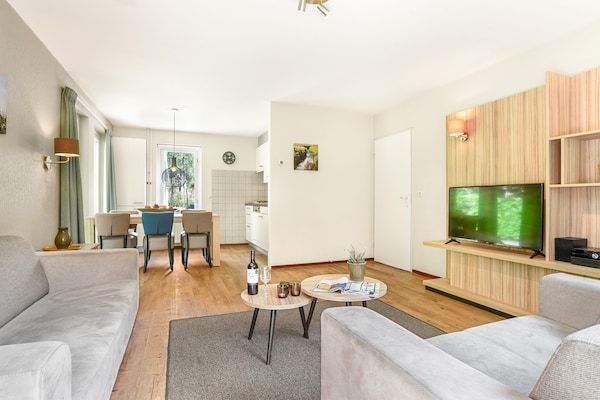 Woonkamer - Vakantiehuis in Diessen bij Tilburg in Diessen-Baarschot (2)