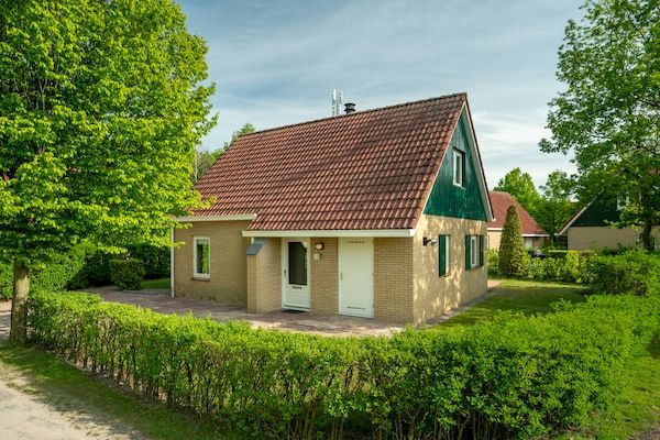 Buitenkant - Vakantiehuis in Brabant met Tuin & BBQ in Diessen-Baarschot (2)
