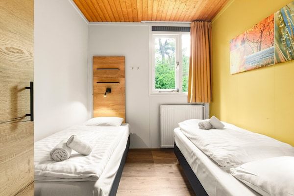 Slaapkamer - Bosretraite met open haard in Putten (5)