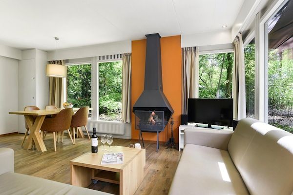 Woonkamer - Ontspan & Kom tot Rust in Putten in Putten (2)