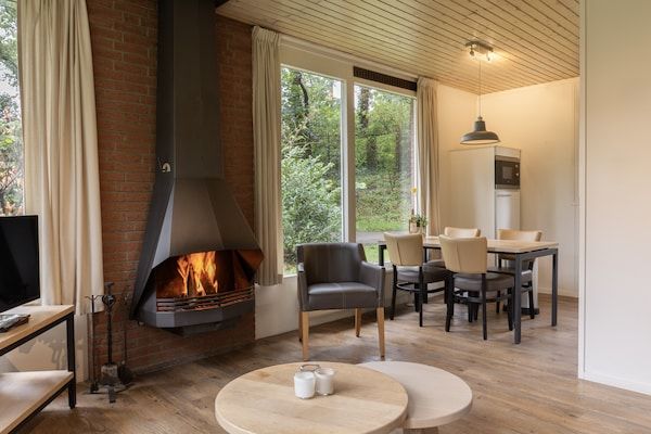 Woonkamer - Bungalow in Putten bij Veluwebos in Putten (2)