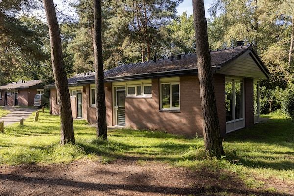 Buitenkant - Bungalow in Putten bij Veluwebos in Putten (1)