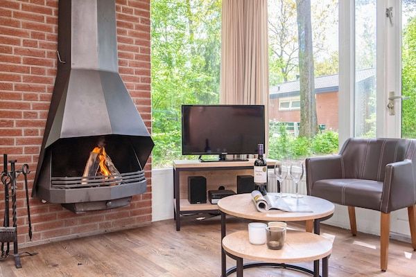 Woonkamer - Bungalow in Putten bij Veluwebos in Putten (3)