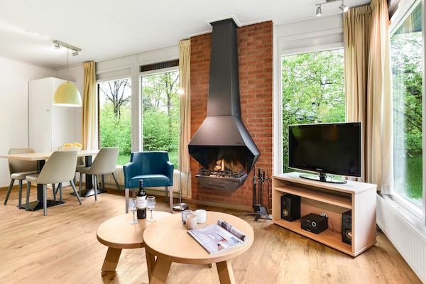 Woonkamer - Bosrijk toevluchtsoord in Putten in Putten (4)