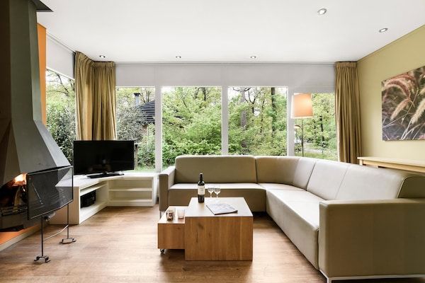 Woonkamer - Bungalow in Putten met eigen sauna in Putten (2)