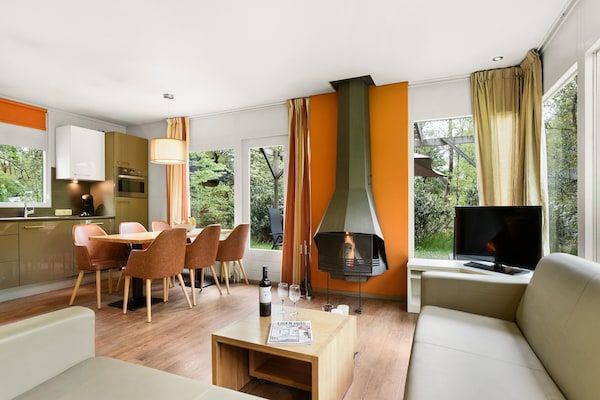 Woonkamer - Bungalow in Putten met eigen sauna in Putten (3)