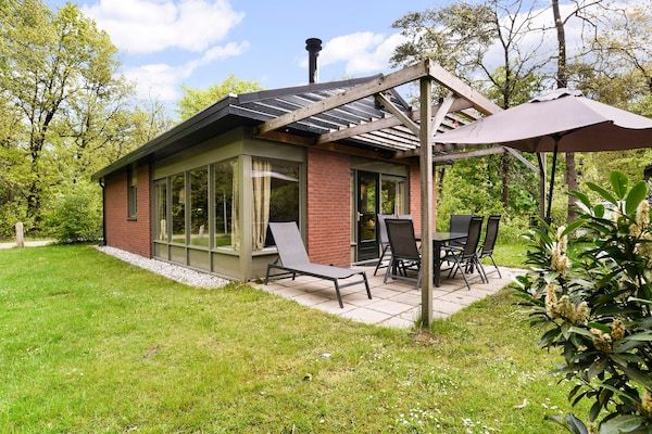 Buitenkant - Bungalow in Putten met eigen sauna in Putten (1)