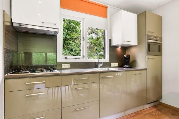 Keuken - Bungalow in Putten met eigen sauna in Putten (4)