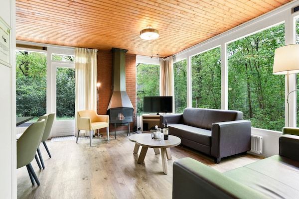 Woonkamer - Bungalow in Putten bij Veluwebos in Putten (2)