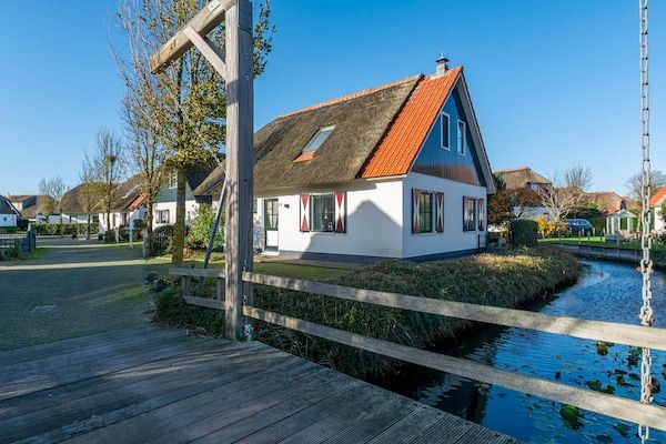 Buitenkant - Nederlands strandhuisje met parkeergelegenheid in Callantsoog (1)